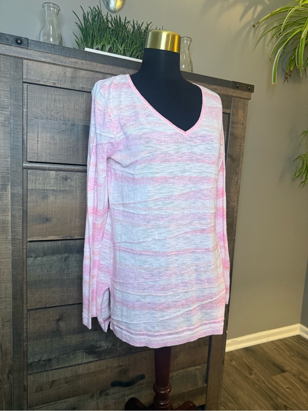 Cable & Gauge Pink and White Striped V-Neck Long Sleeve Top